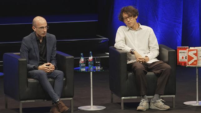 Yuval Noah Harari und Kohei Saito auf der Frankfurter Buchmesse