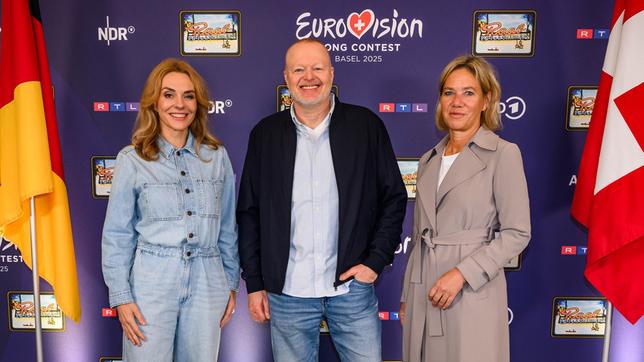 ESC 2025: Pressekonferenz Stefan Raab, ARD und RTL zum deutschen Vorentscheid (v.l.n.r.): Inga Leschek (Chief Content Officer RTL Deutschland), Stefan Raab und Christine Strobl (ARD-Programmdirektorin).