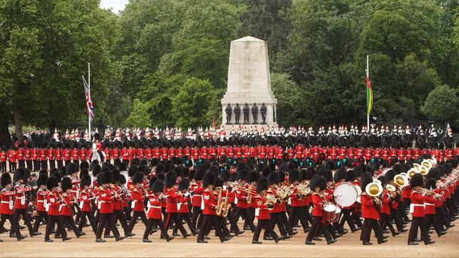 Die Colonel's Review für Trooping the Colour, auf der Horse Guards Parade vor der King's Birthday Parade ist zu sehen. 