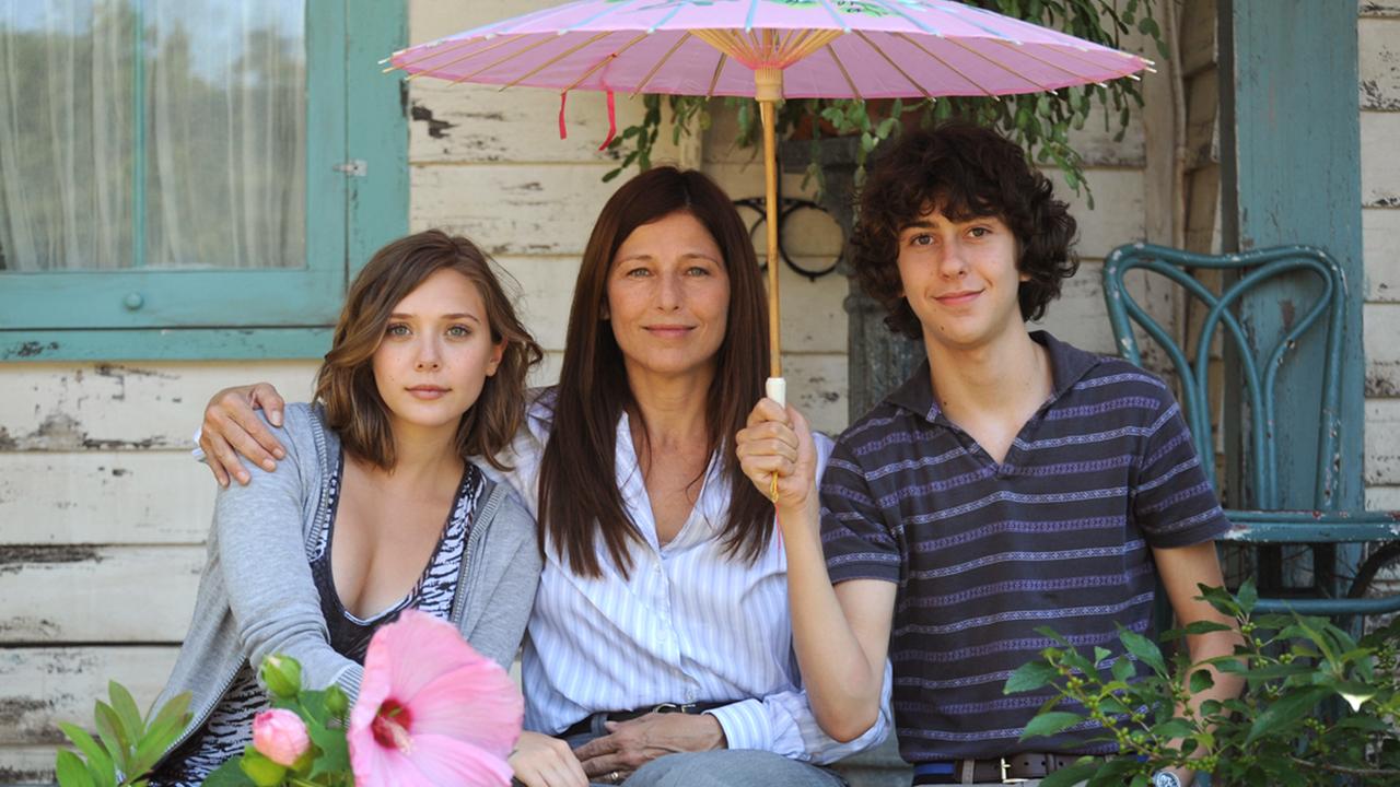 Diane Hudson (Catherine Keener) liebt ihre beiden Kinder Zoe (Elizabeth Olsen, li.) und Jake (Nat Wolff, re.), macht es ihnen aber nicht immer leicht – und umgekehrt.