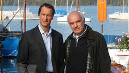 Der Anwalt Benedict (Markus Knüfken) mit seinem Vater Martin (Charles Brauer, re.).