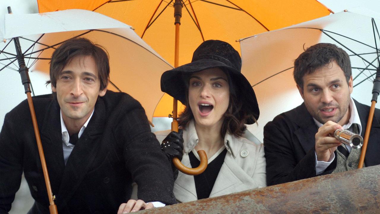 Die Brüder und Trickbetrüger Stephen (Mark Ruffalo, re.) und Bloom (Adrien Brody) wickeln die exzentrische Millionenerbin Penelope (Rachel Weisz) um den Finger.