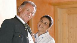 Ein starkes Team: Hotelleiter Hannes Lochbrunner (Franz Buchrieser) und seine Frau, die Köchin Elisabeth (Susanna Kraus).