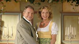 Ende gut, alles gut: Richard Steiner (Fritz Wepper) in glücklicher Eintracht mit seiner Gattin Christina (Michaela May).