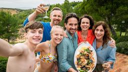 Gruppen Selfie (v. li. n. re.): Christoph (Johan Korte), Richard (Barry Atsma), Stine (Kya-Celina Barucki), Martin (Oliver Mommsen), Amira (Melika Foroutan) und Livia (Ulrike C. Tscharre)