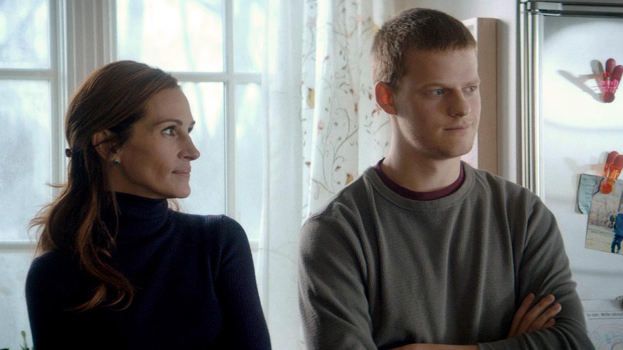 Holly Burns (Julia Roberts) nimmt Ben (Lucas Hedges) wieder auf.