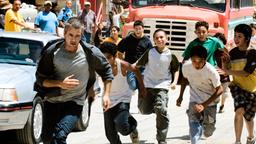 Inhale - Um jeden Atemzug: Paul Stanton (Dermot Mulroney) hat sich in Mexiko mit einer Bande von Straßenkindern angelegt.
