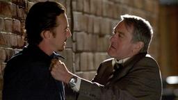 Jack (Robert De Niro, re.) warnt den aus der Haft entlassenen "Stone" (Edward Norton), ihn in Ruhe zu lassen.
