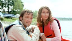 Judith (Christina Plate) und Klaus (Michael Roll) haben sich zum Segeln verabredet.