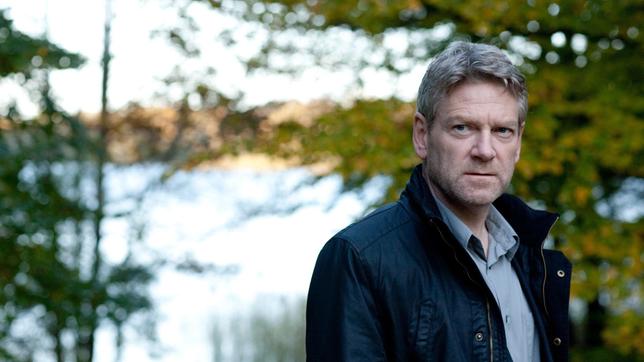 Kommissar Wallander (Kenneth Branagh) sucht nach einem Phantom.