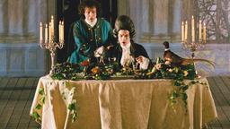 Lorenzo Da Ponte (Lorenzo Balducci, re.) und Wolfgang Amadeus Mozart (Lino Guanciale) entwerfen gemeinsam die Szenerie einer großen Oper.