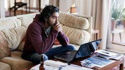 Mit Hilfe modernster Internet-Technologie beginnt Saroo (Dev Patel) seine Zugreise zu rekonstruieren.