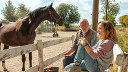 Paul Brenner (Dieter Hallervorden) gibt Jana (Lena Klenke) die Chance, mit „Rock My Heart“ zu arbeiten.