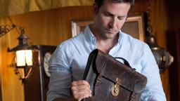 Rory Jansen (Bradley Cooper) entdeckt eine alte Aktentasche.