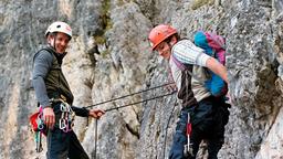 Rückblick: Benedikt (Markus Böker, li.) und Julius (Mathis Reinhardt) auf verhängnisvoller Bergtour...