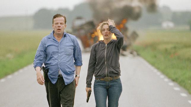Wurden bei der Explosion nicht verletzt: Kurt Wallander (Krister Henriksson) und seine Tochter Linda (Johanna Sällström).