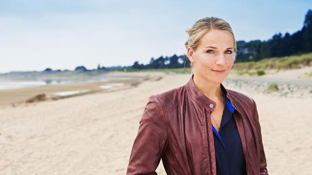 Die frisch gebackene Anwältin Katharina (Tanja Wedhorn) genießt das Inselleben.