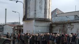 Den Polizisten bleibt angesichts des bald beginnenden Manövers wenig Zeit, den Mordfall innerhalb der Gruppe der COBs zu lösen.