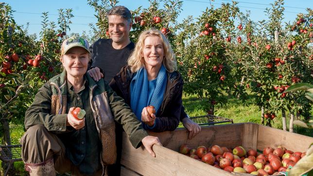 Dreharbeiten zum "Tatort: Königin" (AT) (v.l.n.r.): Marlies Feldhusen (Lina Wendel), Johannes Naber, Charlotte Lindholm (Maria Furtwängler)