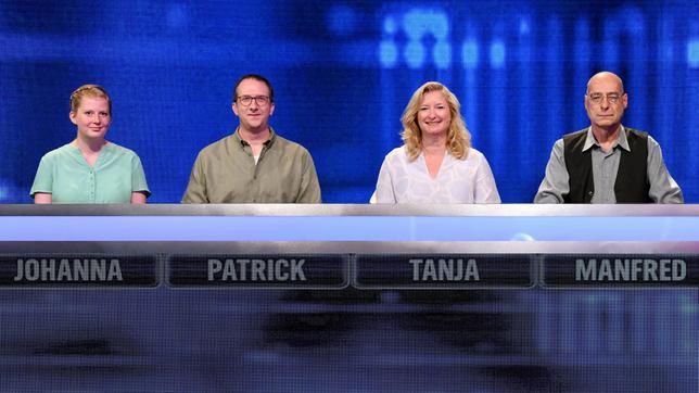 Die Kandidat:innen (v.l.n.r. am Panel): Johanna Paffrath, Patrick Barthold, Tanja Rahe und Manfred Steinchen.