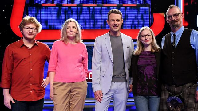 Moderator Alexander Bommes mit den Kandidaten Maciej Kazmierczak, Constanze Wiedemann, Sophia Rishyna und Ronald Döscher