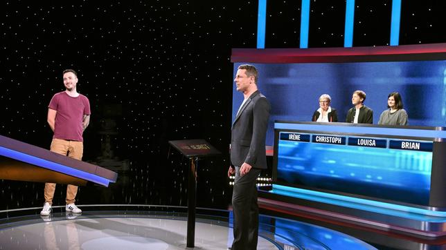 Moderator Alexander Bommes mit den Kandidat:innen: Brian Schmischke, Irène Hirt (3.v.r), Christoph Hobmaier und Louisa Stockschläder.