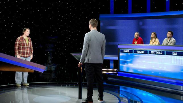 Moderator Alexander Bommes mit den Kandidat:innen Eva Jaeger-Nilius, Daniel Wadle, Virginie Fahrner und Matthias Kowalski.