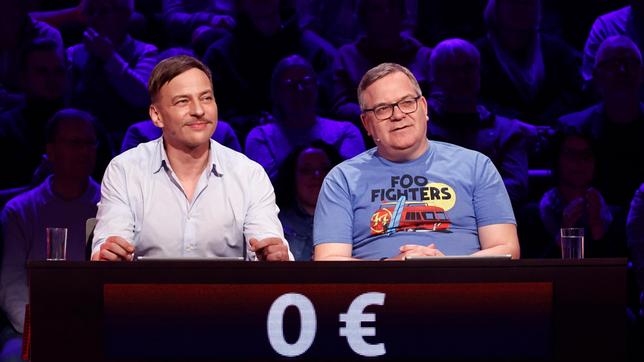 Rateteam-Kapitän Elton mit Schauspieler Tom Wlaschiha.