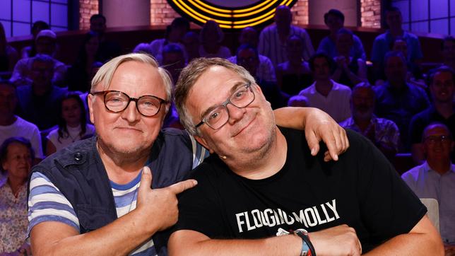 Rateteam-Kapitän Elton mit Schauspieler und Musiker Axel Prahl.