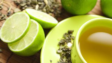 Grüner Tee mit Limonen