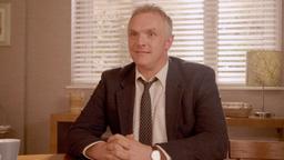 Cuckoo: Ken (Greg Davies) übt für ein Bewerbungsgespräch.