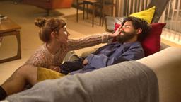 Cuckoo: Nach dem Unfall sorgt sich Rachel (Esther Smith.) um Dale (Taylor Lautner).