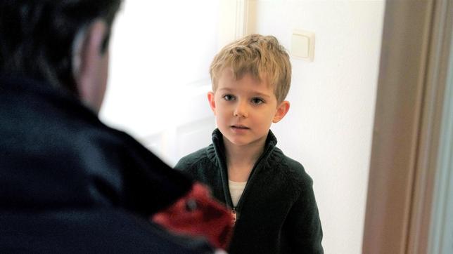 Michael hat vorgeschlagen, dass Finn Reichardt (Hannes Gwiasda) als Pflegekind in die Kleist-Villa kommt.