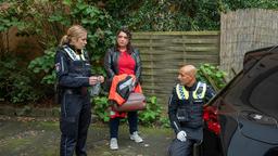 Als Dr. Damla Oktay (Nuriye Jendroßek) mit dem Auto ihres Sohnes wegfahren will, gibt es einen Knall. Bente Hinrichs (Sinha Melina Gierke) und Lukas Petersen (Patrick Abozen) stellen die verschmorten Reste eines Einwegfeuerzeugs sicher.