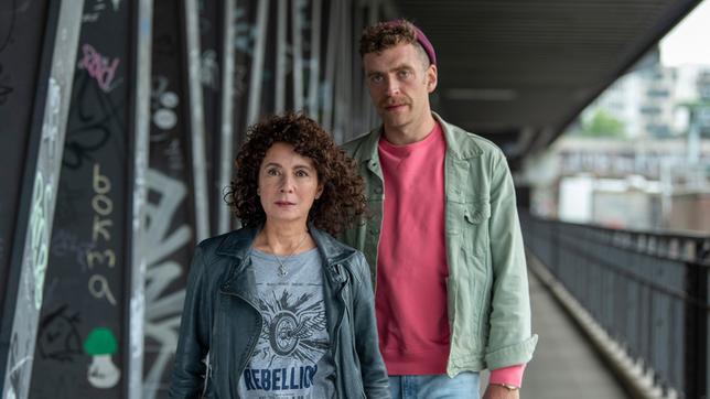 Harry Möller (Maria Ketikidou) und Nils Sanchez (Enrique Fiß) kommen ihrem Ziel zusehends näher.