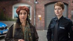 Nina Sieveking (Wanda Perdelwitz) ist überzeugt, dass Marion Söndermann lügt. Auch deren gute Freundin Ina Brückner (Meriam Abbas) kennt nicht die ganze Wahrheit.