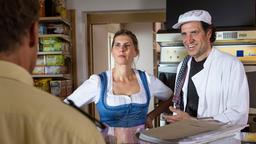 Staller (Helmfried von Lüttichau) betreibt mit seiner Frau Sibille (Paula Paul) die Bäckerei Rattlinger (mit Christian Tramitz).