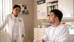 Kris Haas (Jascha Rust) ist am Abend mit Dr. Lilly Phan (Mai Duong Kieu) verabredet. Da sich allerdings einige Kollegen krank gemeldet haben, muss er ihr absagen.