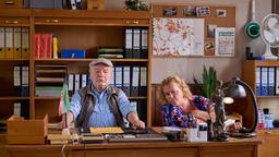 Hans Zielonka (Michael Hannemann) und Heike Schäffer (Petra Kleinert) sitzen im Revier. Eine Verhandlung des Schiedsamtes steht an.