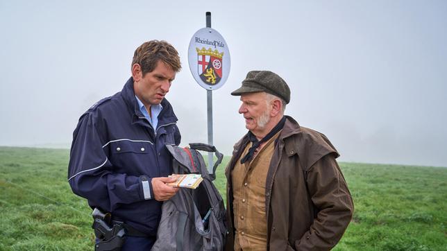 Schäfer Georg Kappes (Thomas Krutmann) und Heino (Sebastian Schwarz) teilen nun ein