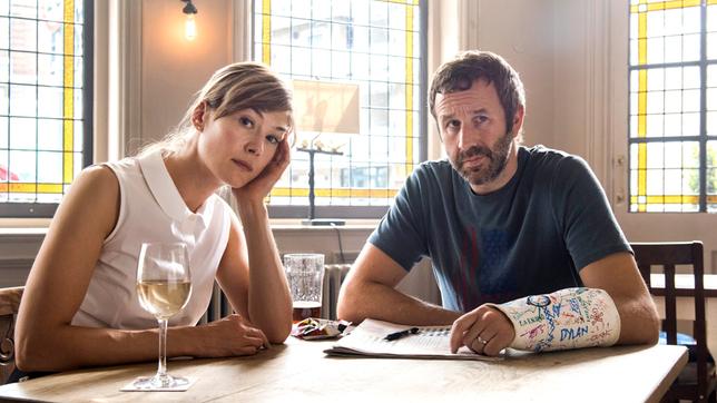 Tom (Chris O'Dowd) und Louise (Rosamund Pike) haben nur noch eine gemeinsame Leidenschaft: das Kreuzworträtsel!