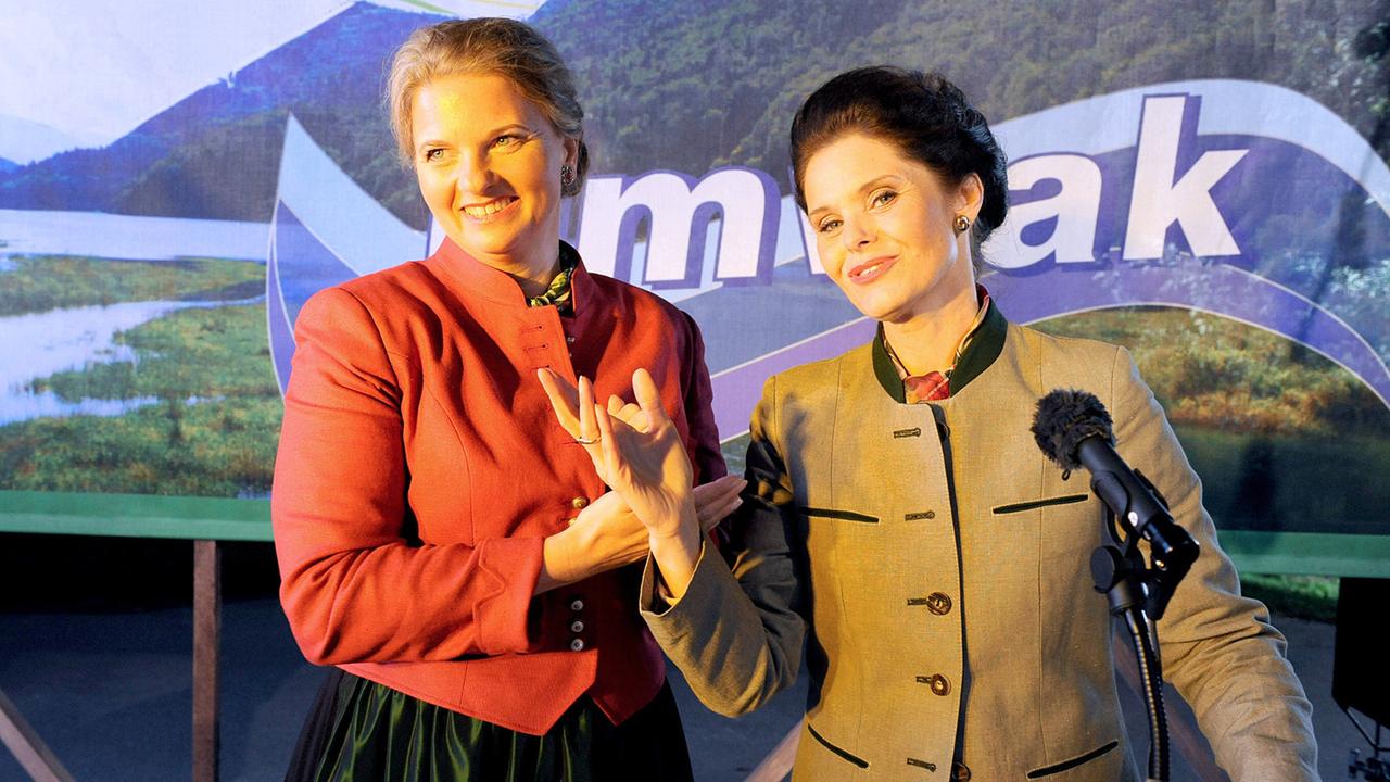 Bürgermeisterin (r.) und Martina Hochstöger
