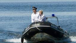 Axel Sommer (Oliver Breite) und Marlene Weber (Oska Borcherding) im Einsatz auf der Havel.