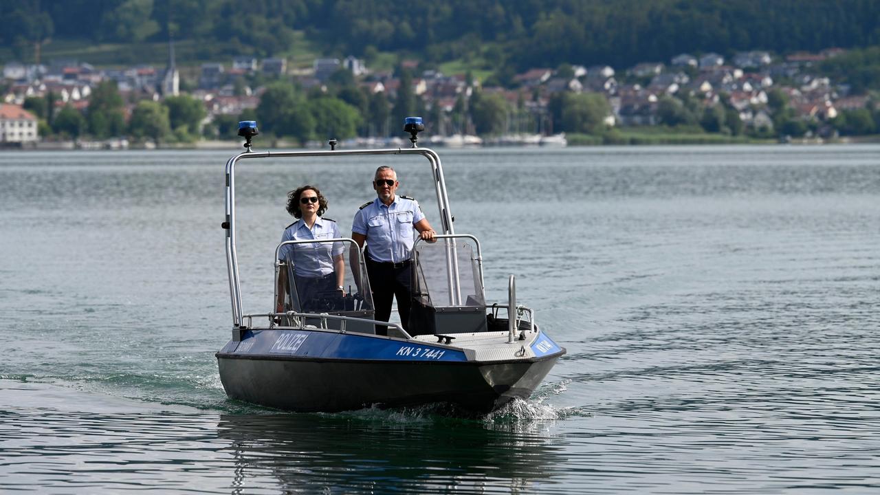 Julia Demmler (Wendy Güntensperger), und Paul Schott (Tim Wilde) ermitteln im Fall eines Raubmordes, bei dem der Mann von Neles Nachbarin ums Leben kam.