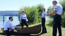 Julia Demmler (Wendy Güntensperger) und Paul Schott (Tim Wilde) teilen ihren Kollegen Nele Fehrenbach (Floriane Daniel) und Jakob Frings (Max König) erste Ermittlungsergebnisse zu dem toten Ornithologen mit.