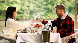 Undercovereinsatz: Arda (Yasemin Cetinkaya) und Frank (Niklas Osterloh) genießen ein Romantik-Dinner.