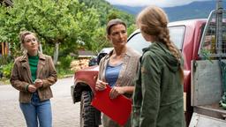 Sophia Strasser (Katharina Leonore Goebel) kehrt nach Klärung der Tat auf den Gemüsehof der Pflegefamilie zurück. Bringt ihre Nachricht die erhoffte Zukunft für Thea Stoll (Julia Urban) und ihre Pflegekinder Anna (Lilith Kampfmeyer) und Nico (Gareth McGregor n.i.B.)?