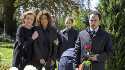 Die Familie bei Lenas Beerdigung