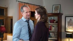 Arthur (Jochen Horst) glaubt, das Richtige zu tun, indem er sich wieder auf Madeleine (Rike Schmid) einlässt.