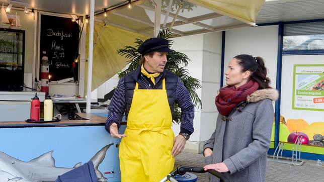 Ben (Hakim Michael Meziani) gesteht Tina (Katja Frenzel), wie schwer ihm die Trennung von der Fischbude fällt.